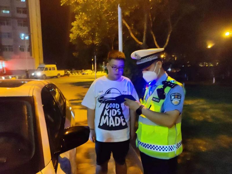 延安铁路公安处绥德站派出所：端午粽飘香  全警齐护航(图1)
