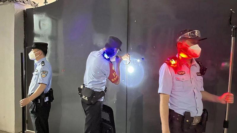 延安铁路公安处绥德站派出所：端午粽飘香  全警齐护航(图2)