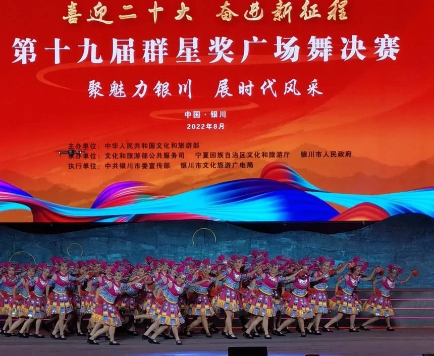 广西柳州广场舞《连心歌》:情系民族大团结“石榴结籽心连心”(图3) 广西柳州广场舞《连心歌》:情系民族大团结“石榴结籽心连心”(图3)