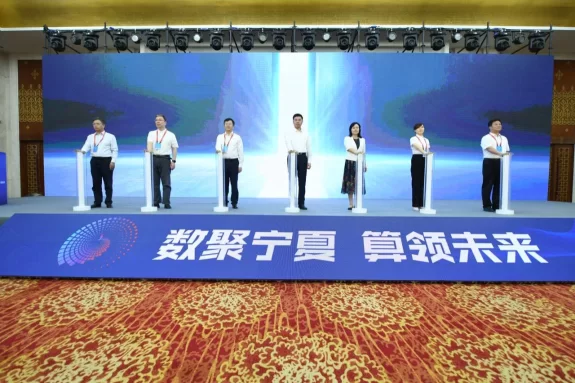 西部算力产业联盟揭牌(图1) 西部算力产业联盟揭牌(图1)