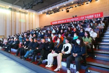 “弘扬路遥精神 做新时代的奋斗者”系列活动在榆林举办(图3) “弘扬路遥精神 做新时代的奋斗者”系列活动在榆林举办(图3)