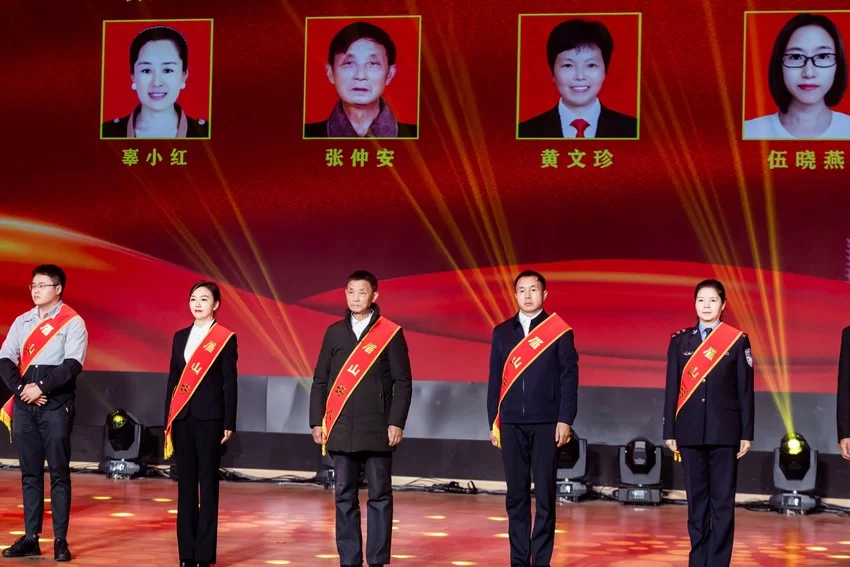 “我只要活着就要为消除贫困而研发技术”——张仲安答主持人实录(图3) “我只要活着就要为消除贫困而研发技术”(图3)