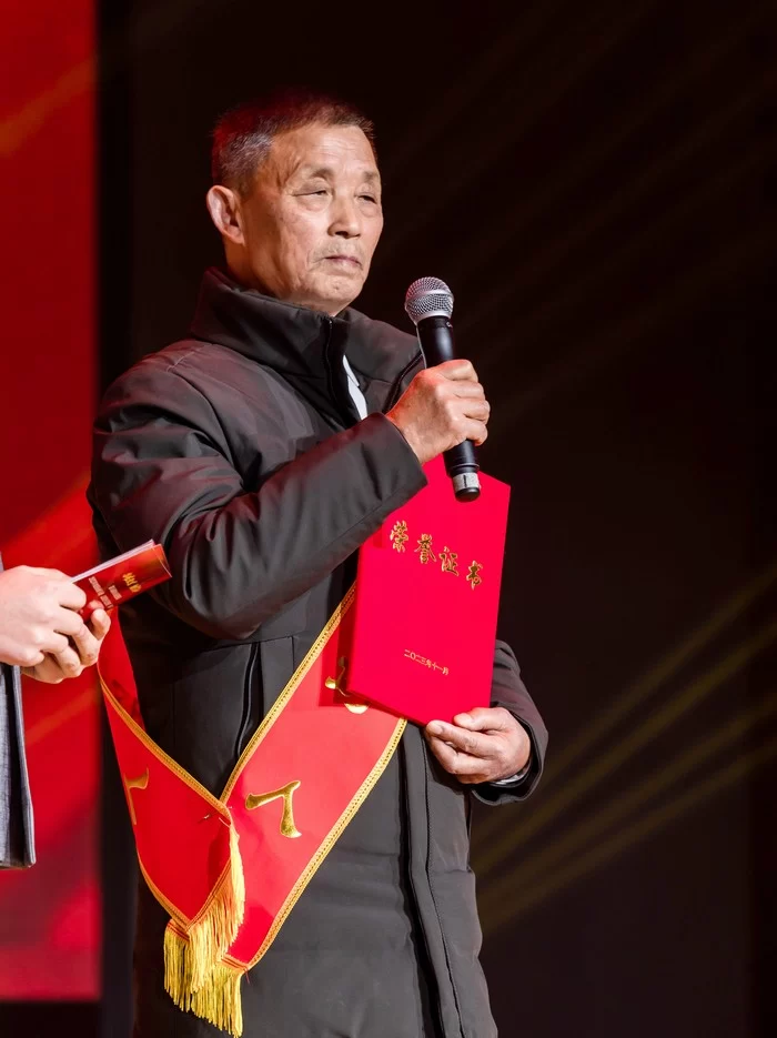 “我只要活着就要为消除贫困而研发技术”——张仲安答主持人实录(图2) “我只要活着就要为消除贫困而研发技术”(图2)