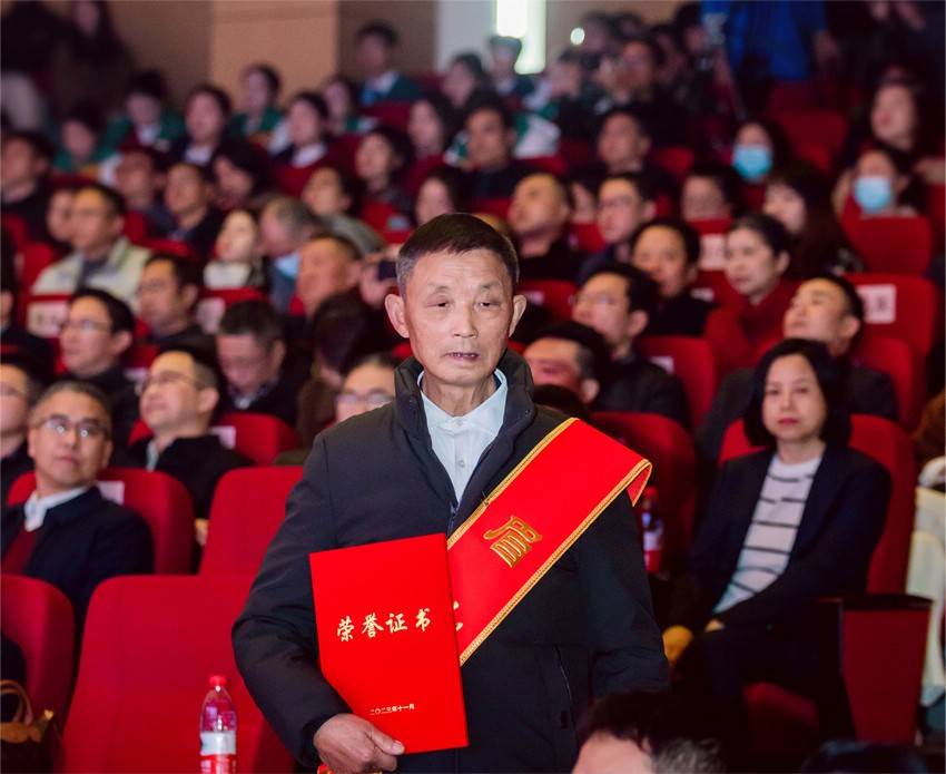 张仲安讲述奋斗人生：六大职称十一项专利，不断铸就人生新的辉煌