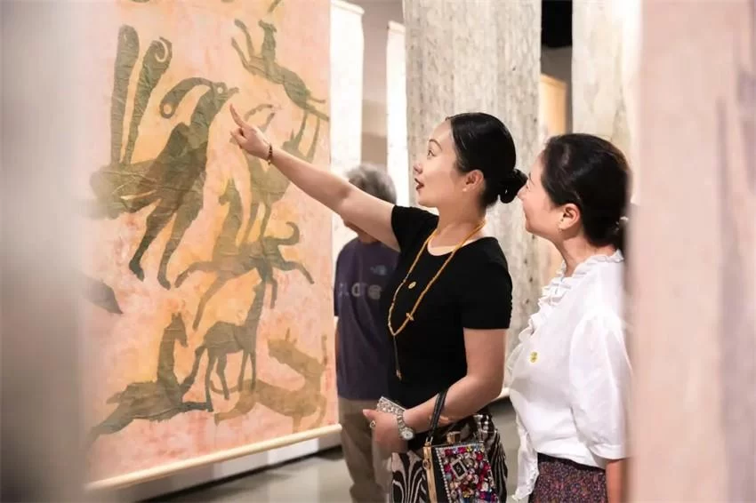 纸上 Sur Papier——姜竹青&弗朗辛·穆里双人展在芜湖市博物馆盛大开幕(图13) 纸上 Sur Papier——姜竹青&弗朗辛·穆里双人展在芜湖市博物馆盛大开幕(图13)