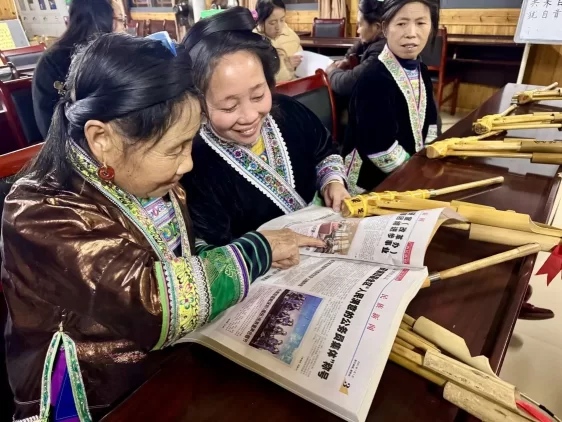 “共同体八桂行·柳州站”全媒体采访行动暨广西民族报社签约作家座谈会在柳州圆满举行(图22) “共同体八桂行·柳州站”全媒体采访行动暨广西民族报社签约作家座谈会在柳州圆满举行(图22)