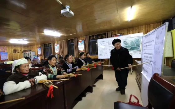 “共同体八桂行·柳州站”全媒体采访行动暨广西民族报社签约作家座谈会在柳州圆满举行(图23) “共同体八桂行·柳州站”全媒体采访行动暨广西民族报社签约作家座谈会在柳州圆满举行(图23)