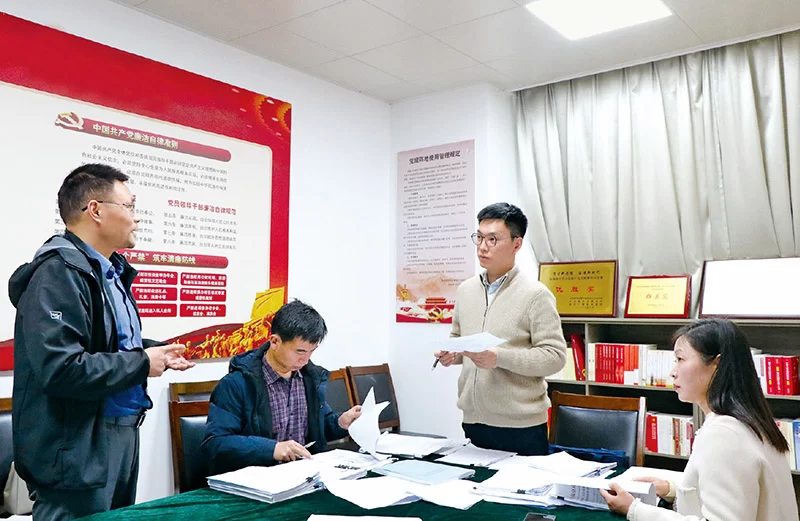 新时代全面从严治党的强大思想武器(图3) 新时代全面从严治党的强大思想武器(图3)