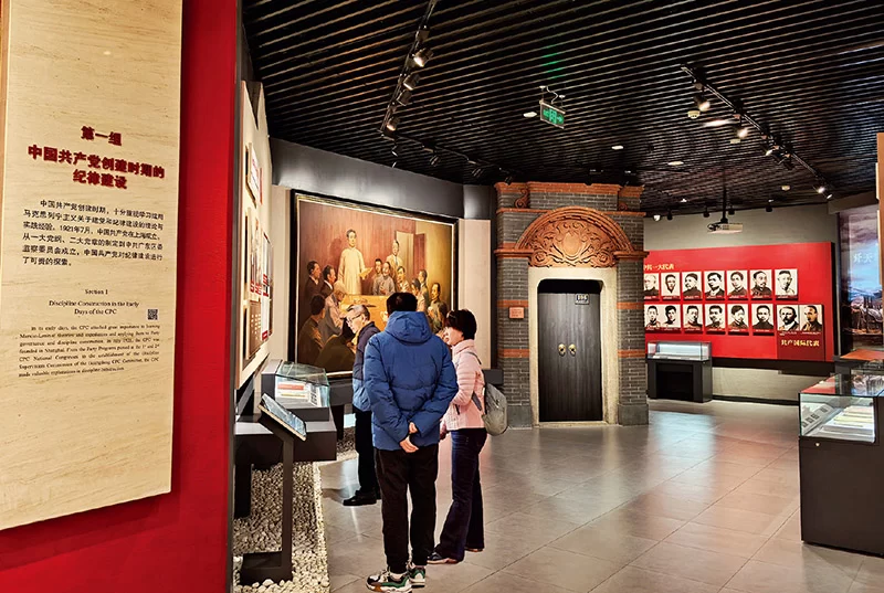 新时代全面从严治党的强大思想武器(图2) 新时代全面从严治党的强大思想武器(图2)