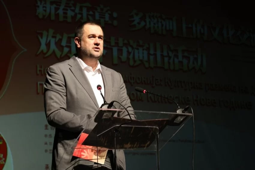 2025年欢乐春节演出活动在斯梅戴雷沃圆满闭幕(图2) 2025年欢乐春节演出活动在斯梅戴雷沃圆满闭幕(图2)