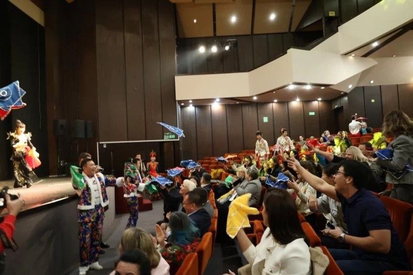 2025年欢乐春节演出活动在斯梅戴雷沃圆满闭幕(图9) 2025年欢乐春节演出活动在斯梅戴雷沃圆满闭幕(图9)