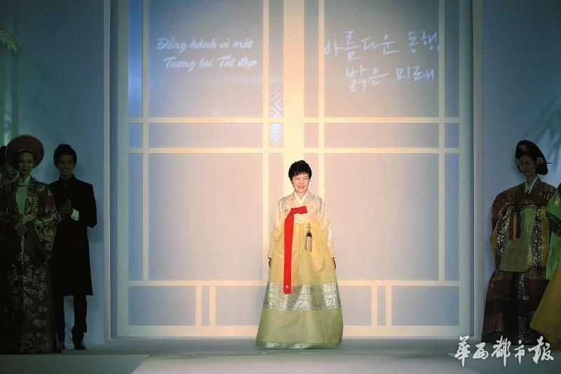 朴槿惠总统:别样“韩服外交”(图4) 朴槿惠总统:别样“韩服外交”(图4)