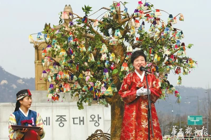 朴槿惠总统:别样“韩服外交”(图3) 朴槿惠总统:别样“韩服外交”(图3)