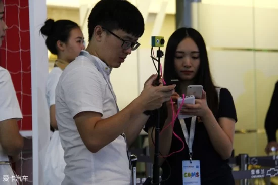 直播火了网红还会少么 车展直播大盘点(图2) 直播火了网红还会少么 车展直播大盘点(图2)