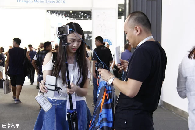 直播火了网红还会少么 车展直播大盘点(图1) 直播火了网红还会少么 车展直播大盘点(图1)