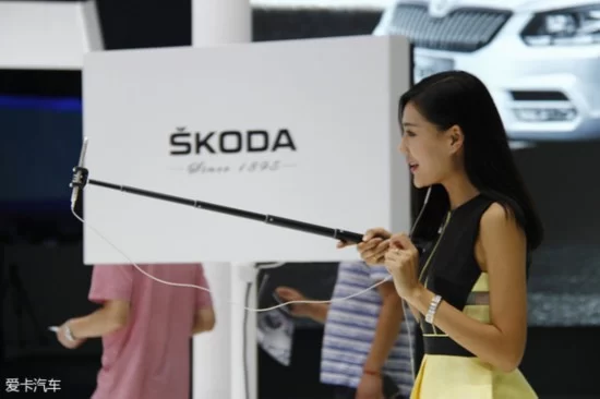 直播火了网红还会少么 车展直播大盘点(图4) 直播火了网红还会少么 车展直播大盘点(图4)