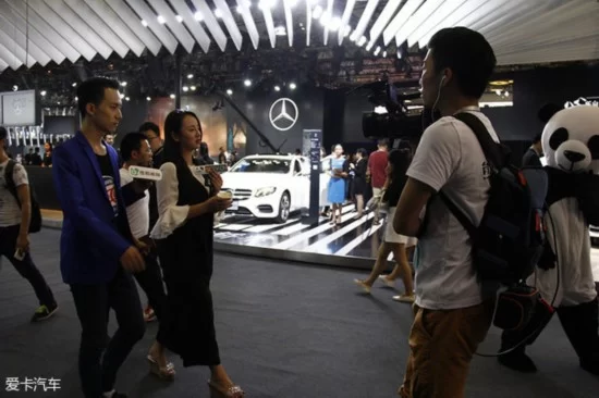 直播火了网红还会少么 车展直播大盘点(图6) 直播火了网红还会少么 车展直播大盘点(图6)