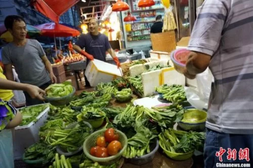 菜篮子调查:“断茬”致蔬菜连涨九周 猪肉价格回落(图2) 菜篮子调查:“断茬”致蔬菜连涨九周 猪肉价格回落(图2)