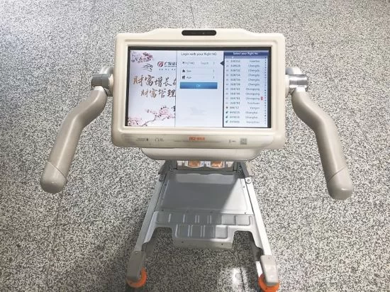 双流机场推出智能手推车 看着电影就到了登机口(图1) 双流机场推出智能手推车 看着电影就到了登机口(图1)