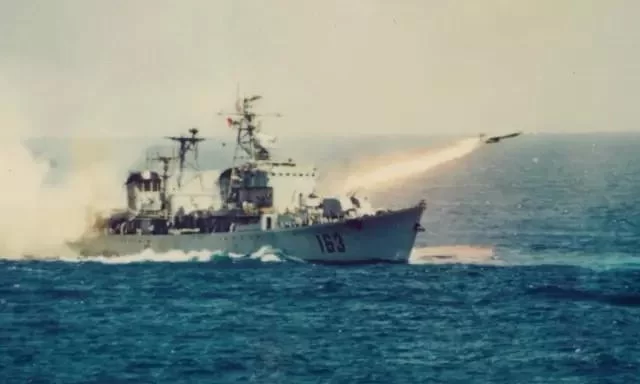 导弹驱逐舰南昌舰退役 要当军事主题公园(组图)(图1) 导弹驱逐舰南昌舰退役 要当军事主题公园(组图)(图1)