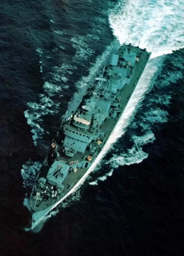 导弹驱逐舰南昌舰退役 要当军事主题公园(组图)(图6) 导弹驱逐舰南昌舰退役 要当军事主题公园(组图)(图6)