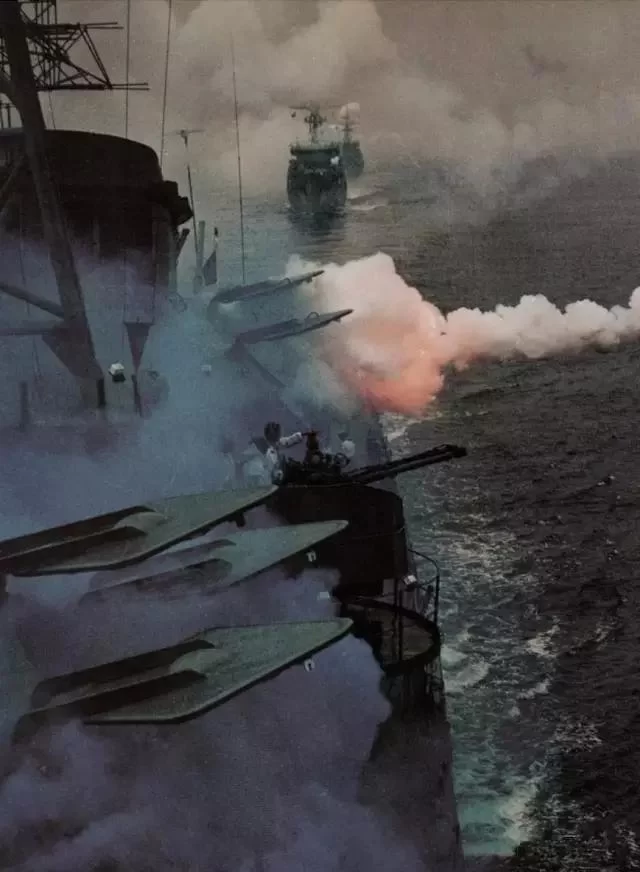 导弹驱逐舰南昌舰退役 要当军事主题公园(组图)(图12) 导弹驱逐舰南昌舰退役 要当军事主题公园(组图)(图12)