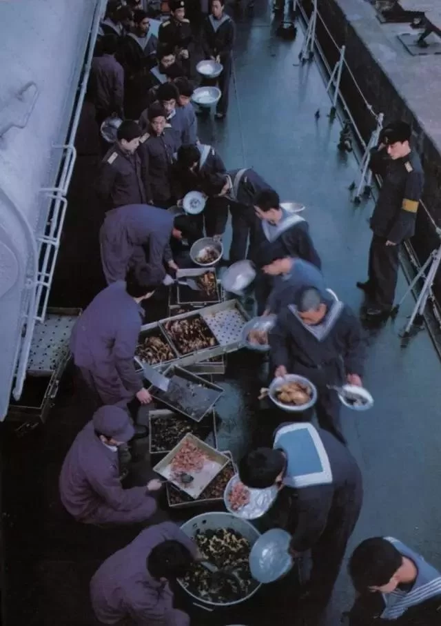 导弹驱逐舰南昌舰退役 要当军事主题公园(组图)(图17) 导弹驱逐舰南昌舰退役 要当军事主题公园(组图)(图17)