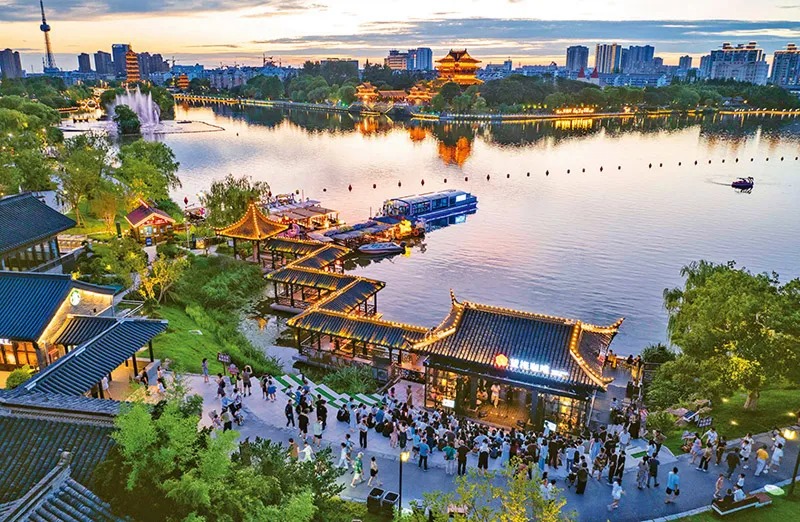 如何落实扩大内需战略任务？