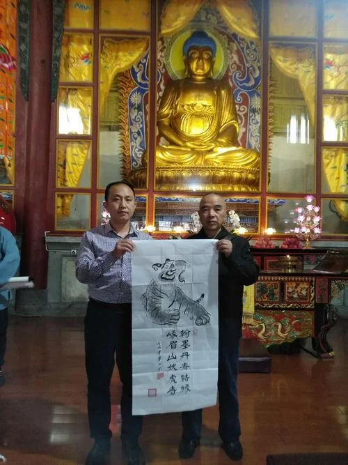 弘扬真善美,单成武“佛”“虎啸”亮相峨眉山伏虎寺(图4) 弘扬真善美 国智智库文化研究院单成武“佛”“虎啸”亮相峨眉山伏虎寺(图4)