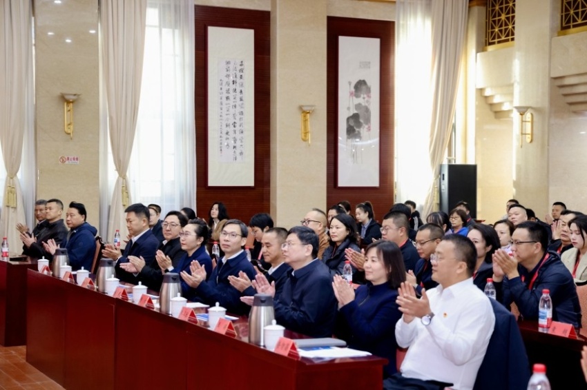 陆良县民族团结进步创建成果展暨“爨乡臻品”系列产品宣介活动在京举办(图2) 云岭爨乡石榴红 民族团结心向党——陆良县民族团结进步创建成果展暨“爨乡臻品”系列产品宣介活动在京举办(图2)