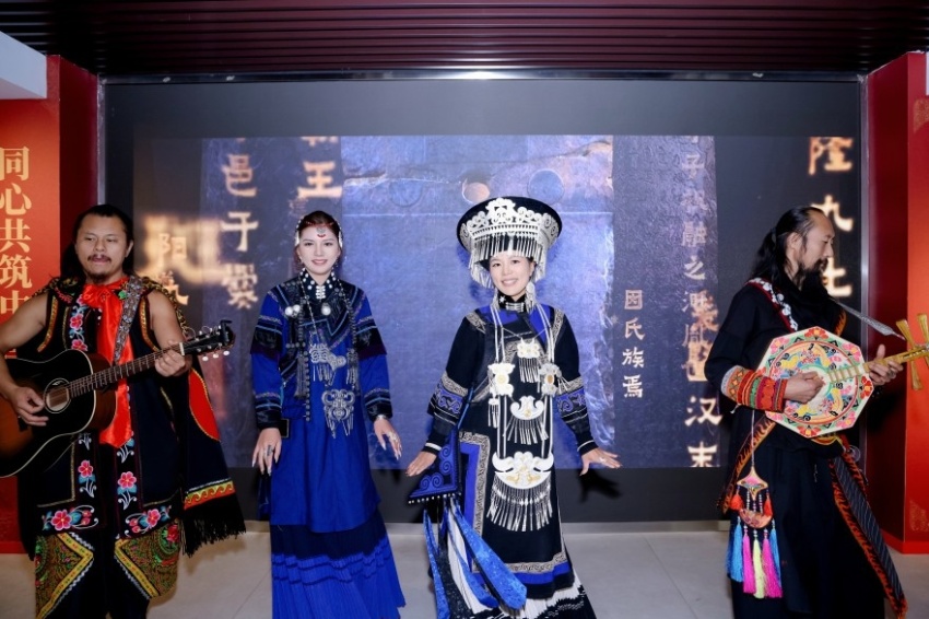 陆良县民族团结进步创建成果展暨“爨乡臻品”系列产品宣介活动在京举办(图6) 云岭爨乡石榴红 民族团结心向党——陆良县民族团结进步创建成果展暨“爨乡臻品”系列产品宣介活动在京举办(图6)