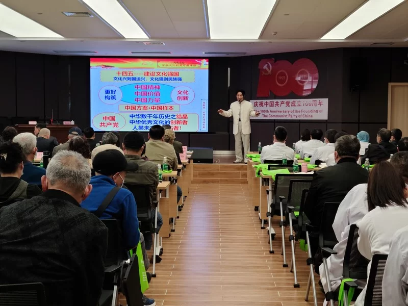 陈红涛教授进社区讲党课——成都曹家巷社区和省建筑医院联合举办“百年党颂”活动(图2) 陈红涛教授进社区讲党课——成都曹家巷社区和省建筑医院联合举办“百年党颂”活动(图2)