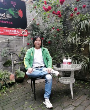 成都之东，电视塔畔，美酒良辰夜遇“蜀生欢伯”