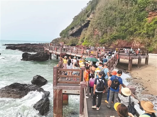 从“网红”海岛到5A级景区 ——解读北海涠洲岛南湾鳄鱼山景区晋位密码(图1) 从“网红”海岛到5A级景区 ——解读北海涠洲岛南湾鳄鱼山景区晋位密码(图1)