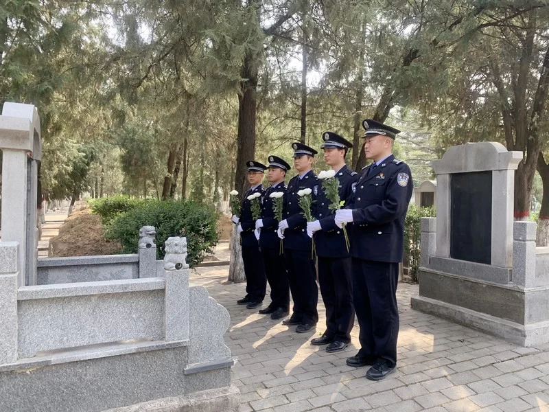 忠诚铸就不朽 英烈精神永存(图2) 忠诚铸就不朽 英烈精神永存(图2)